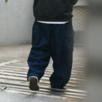 STAND 微繭型車縫邊丹寧褲