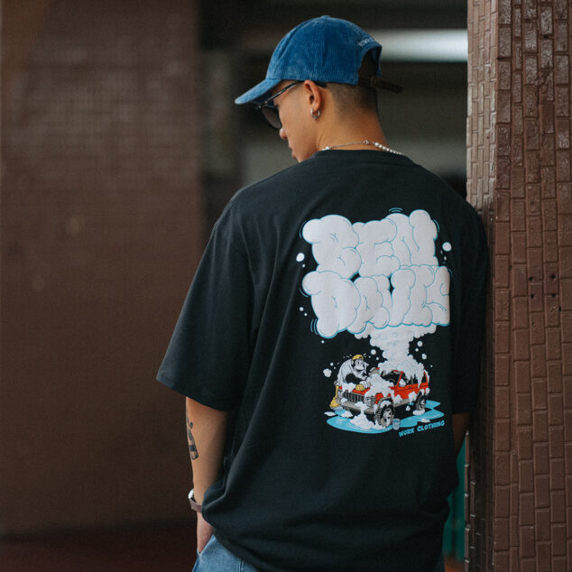 BEN DAVIS WASHING A CAR TEE 立體發泡洗車踢