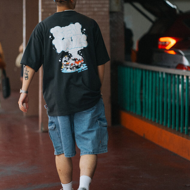 BEN DAVIS WASHING A CAR TEE 立體發泡洗車踢