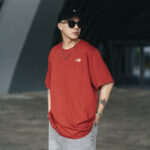 The North Face U VAN LIFE GRAPHIC SS TEE 旅行車標語短Tee