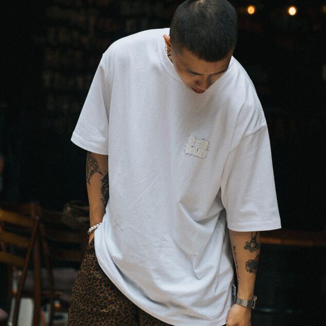 BEN DAVIS WASHING A CAR TEE 立體發泡洗車踢