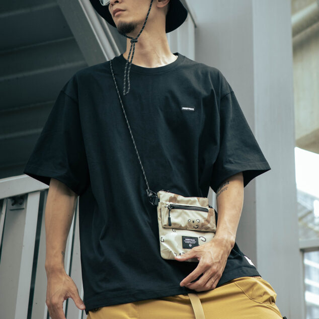 UNDER PEACE DAILY / DESERT CAMO FR SHOULDER POUCH