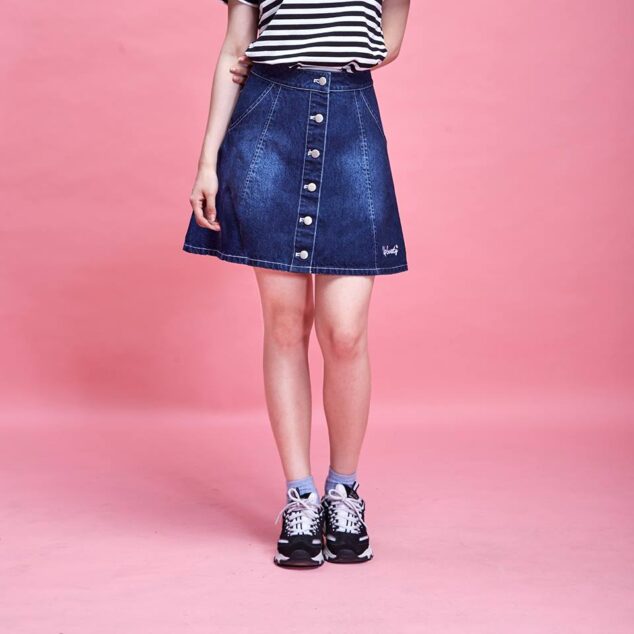 UP Sweety CURSIVE LOGO / BUTTONED DENIM SKIRT